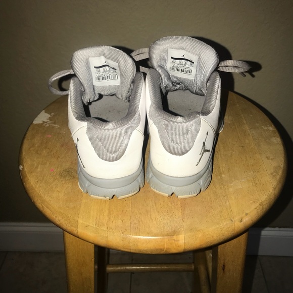 Jordan Sneakers 👟 - Picture 2 of 3